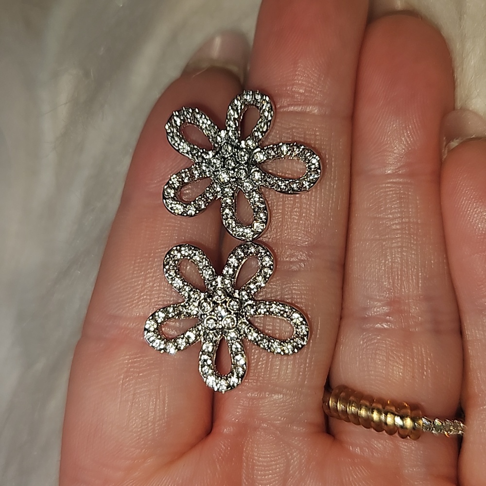 Radiant Daisy Energy Earrings - Picture 3 of 5